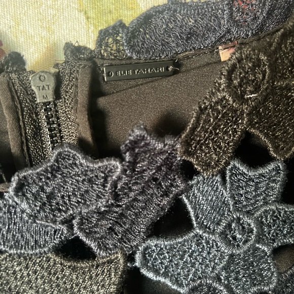 Elegant Black Lace Dress - Picture 3 of 3